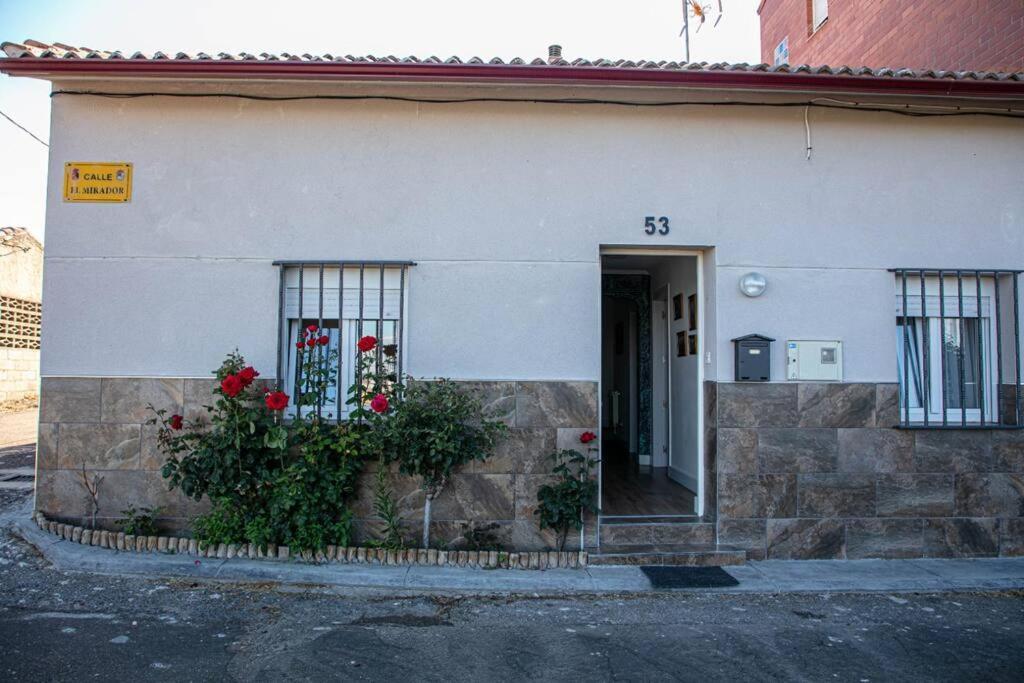 Miraleon Villa Exterior photo